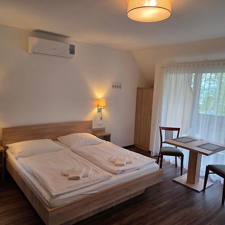 Adam Apartmanhaz Siófok Exterior foto