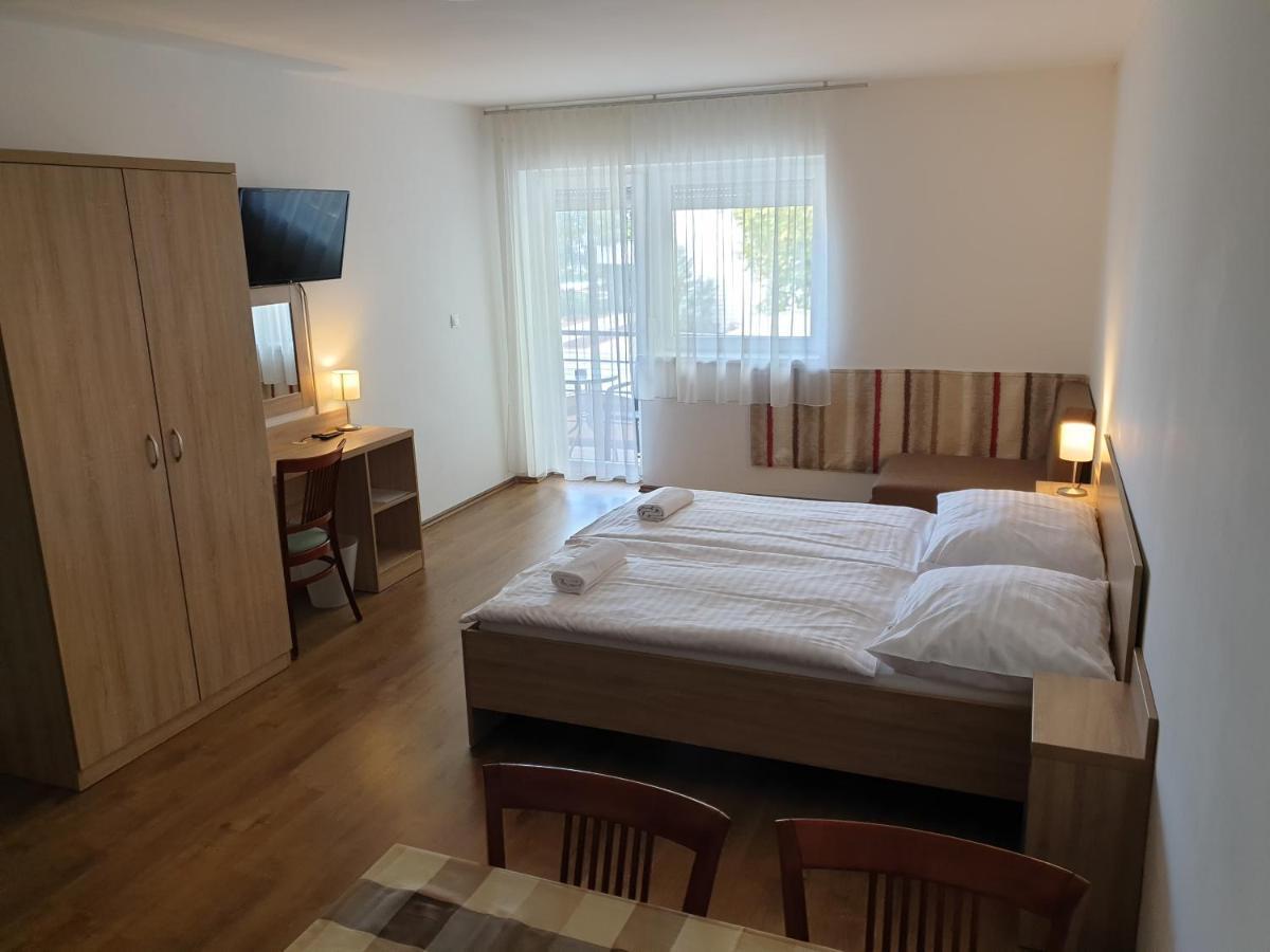 Adam Apartmanhaz Siófok Exterior foto