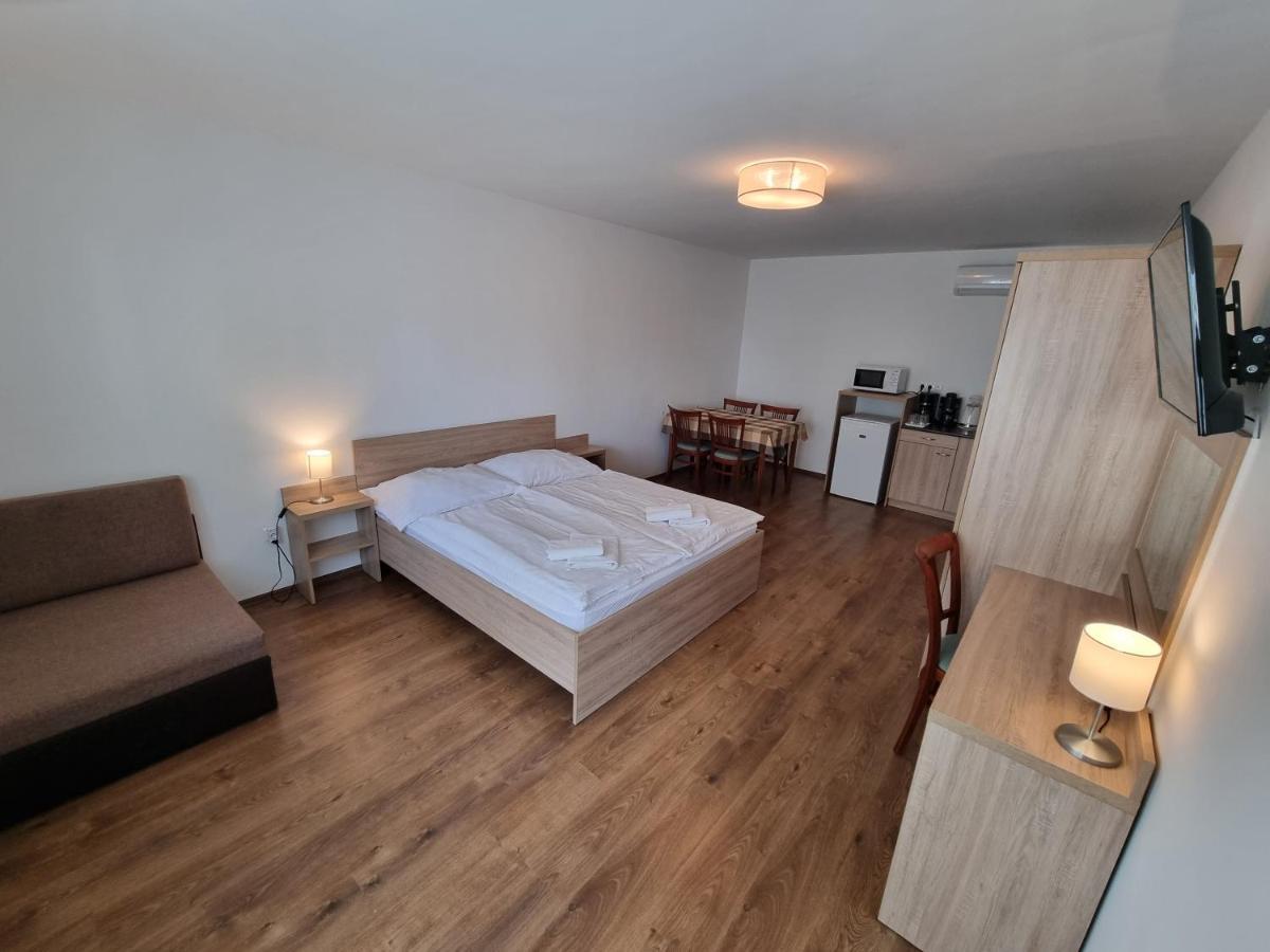 Adam Apartmanhaz Siófok Exterior foto