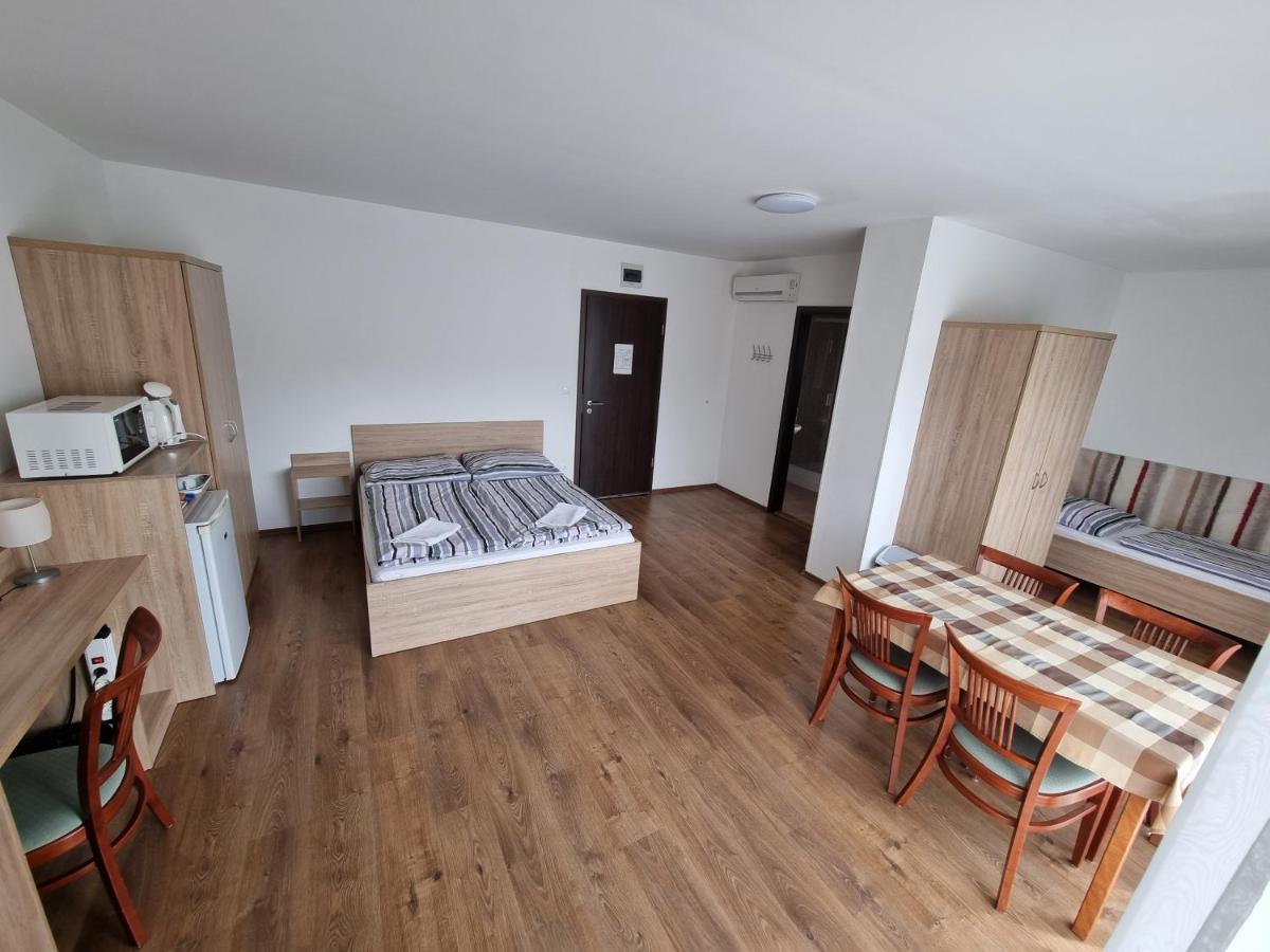 Adam Apartmanhaz Siófok Exterior foto