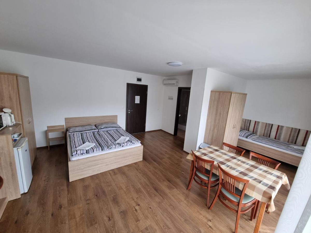 Adam Apartmanhaz Siófok Zimmer foto