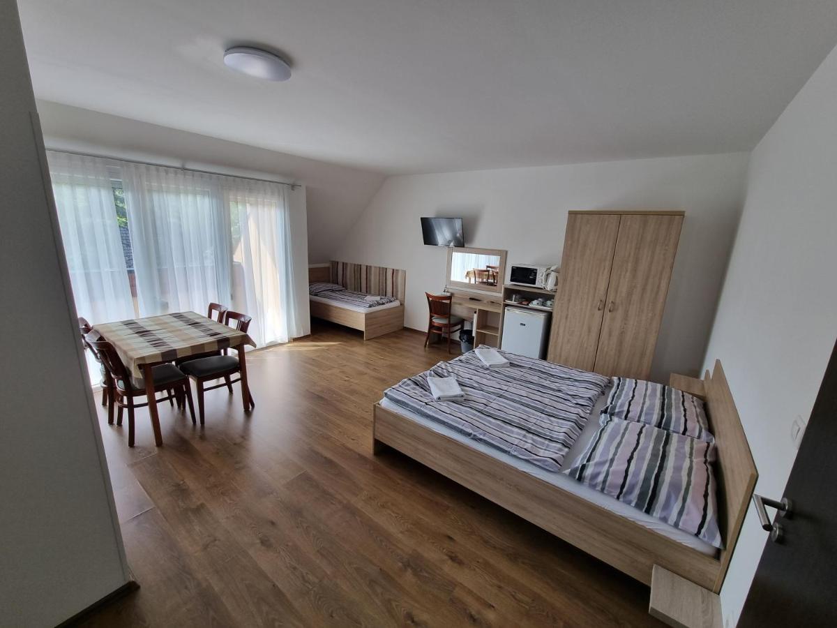 Adam Apartmanhaz Siófok Exterior foto