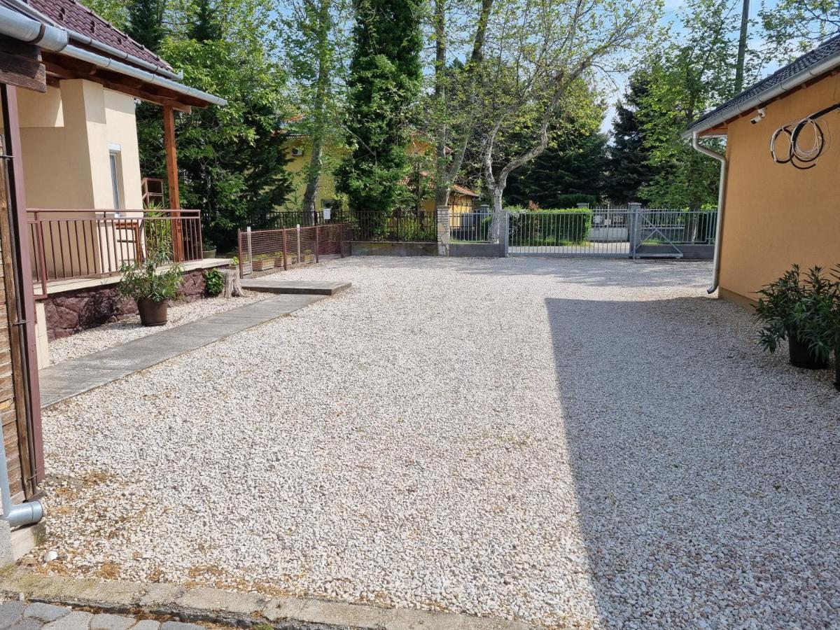 Adam Apartmanhaz Siófok Exterior foto