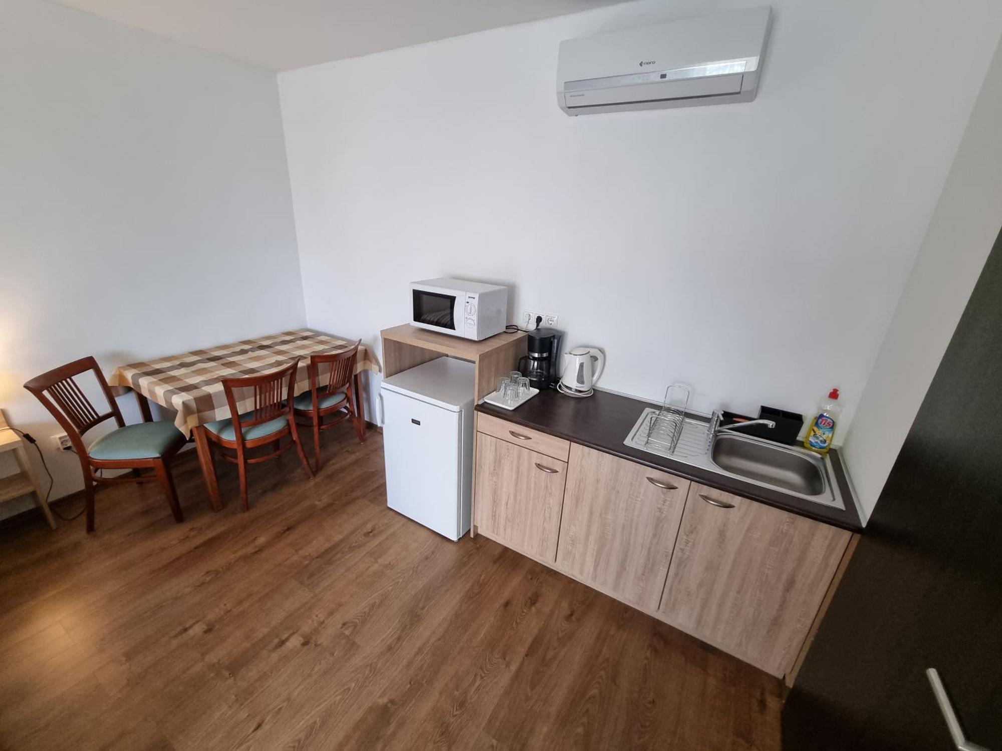 Adam Apartmanhaz Siófok Zimmer foto