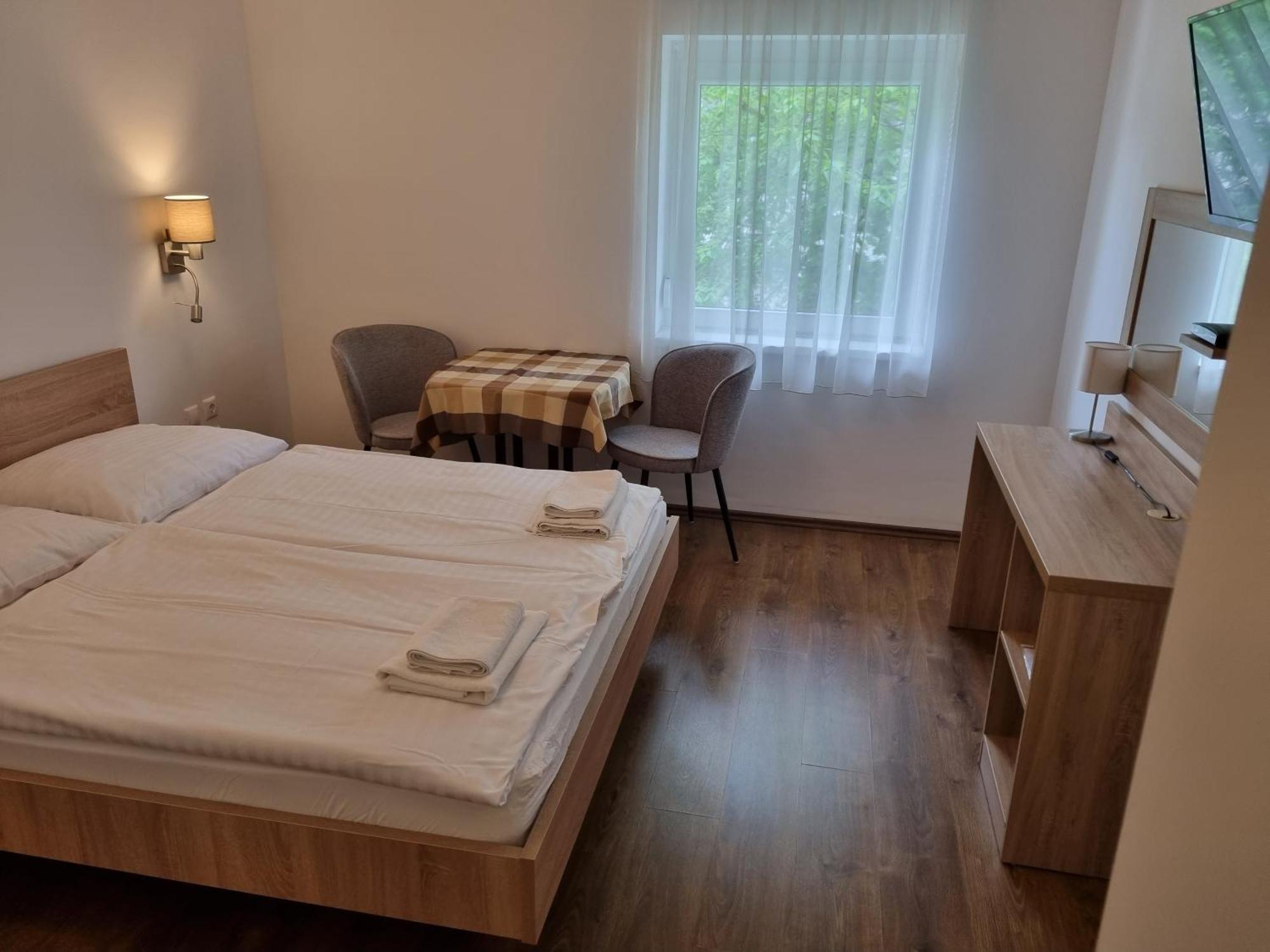 Adam Apartmanhaz Siófok Zimmer foto