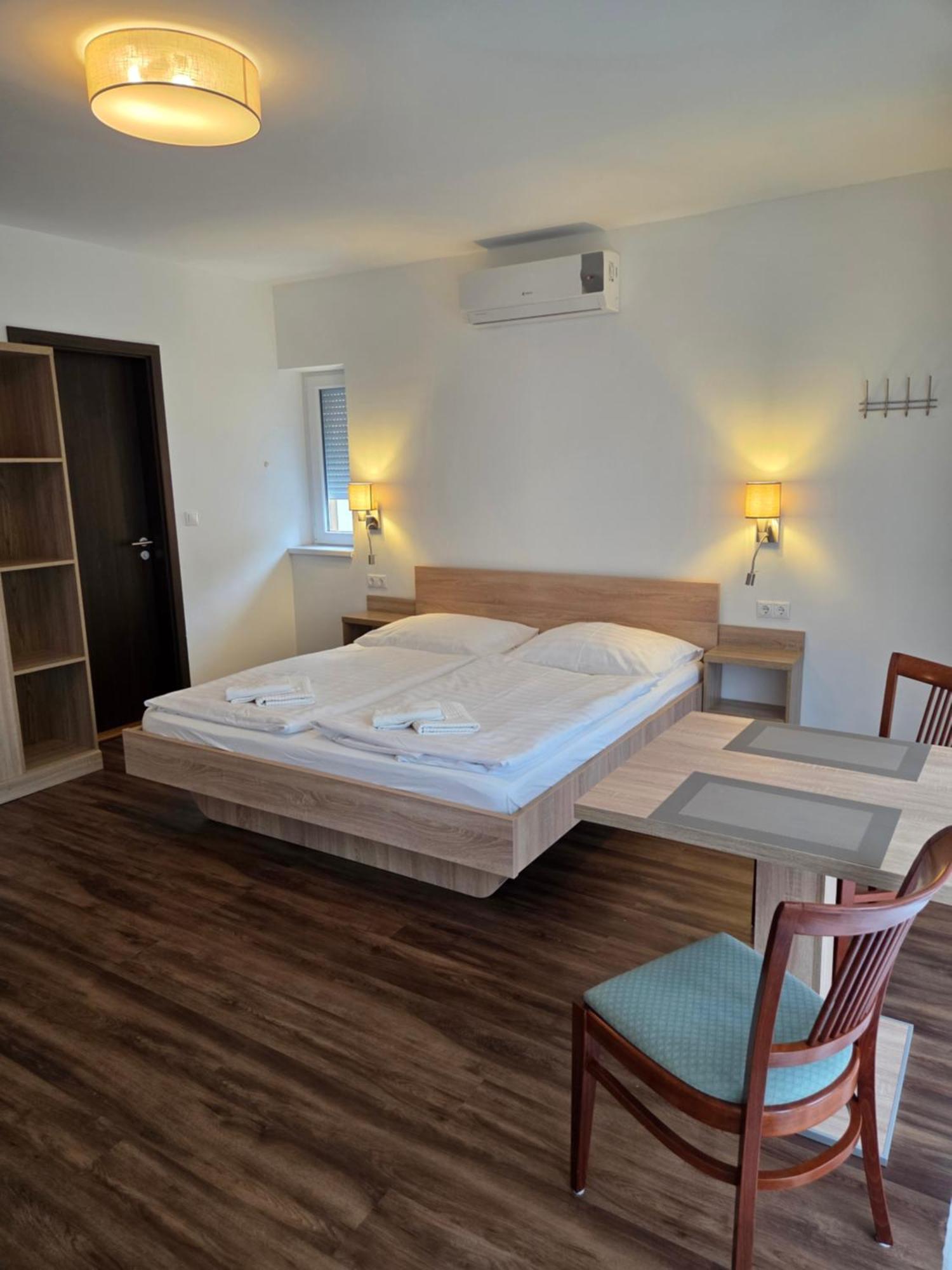 Adam Apartmanhaz Siófok Exterior foto