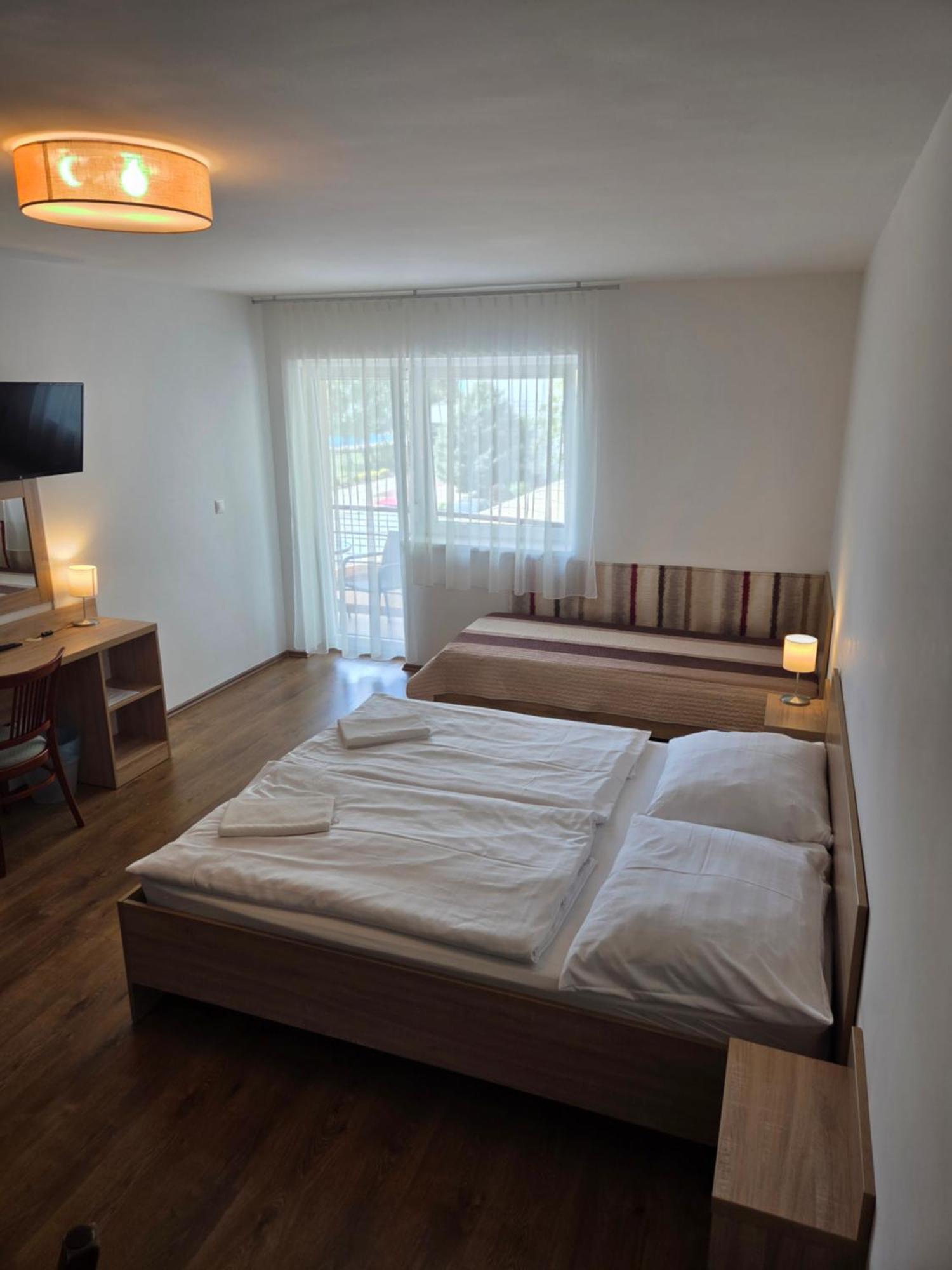 Adam Apartmanhaz Siófok Exterior foto