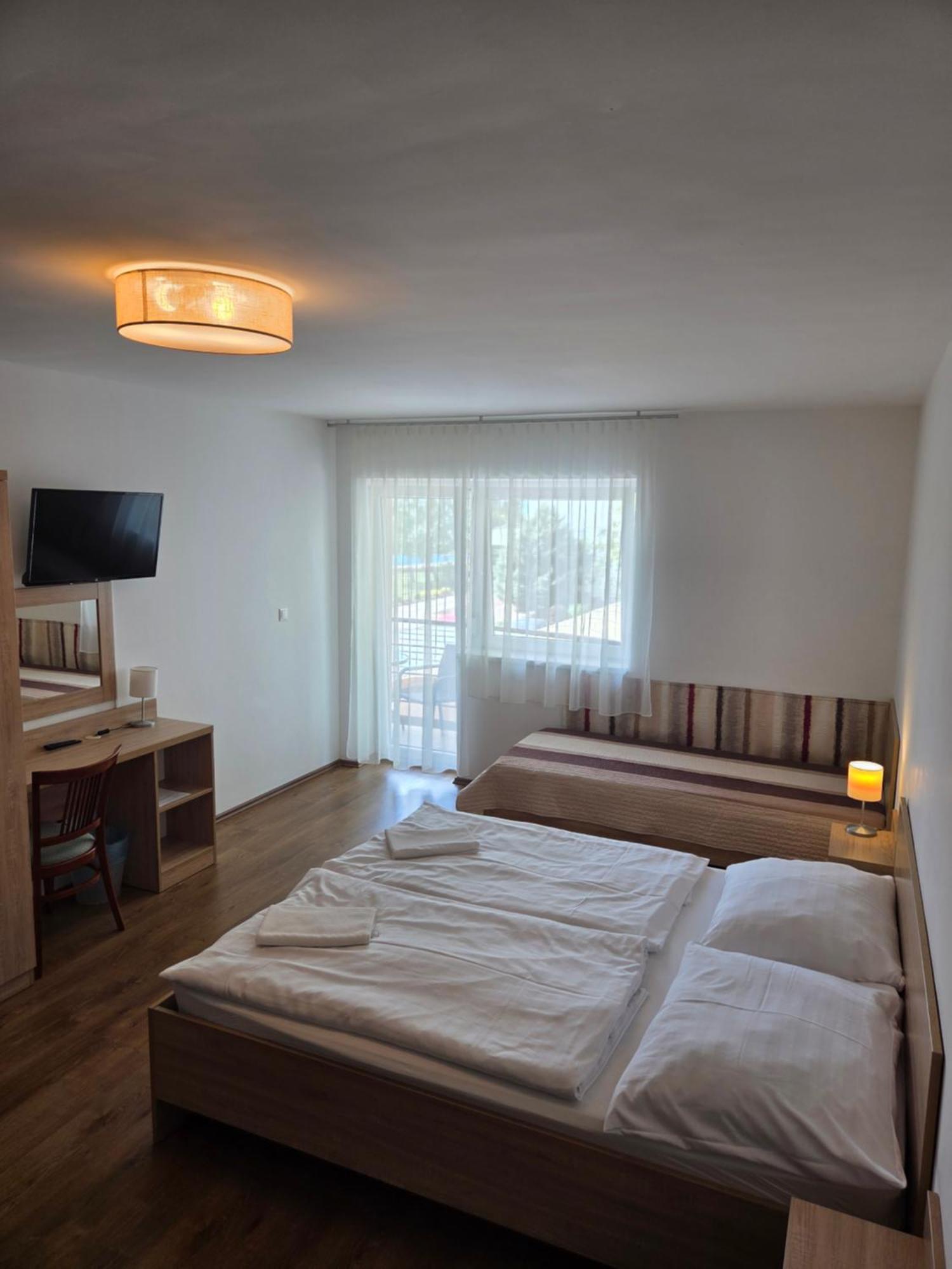 Adam Apartmanhaz Siófok Exterior foto