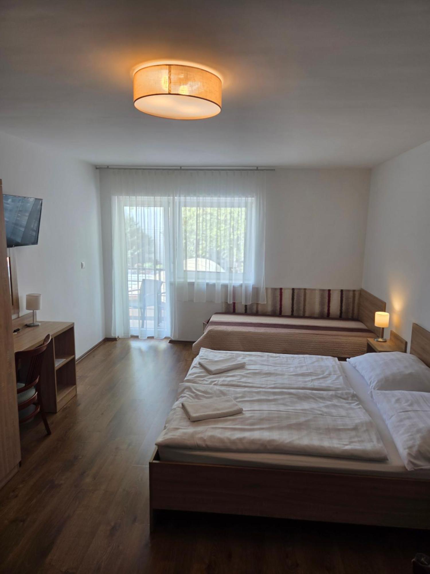 Adam Apartmanhaz Siófok Exterior foto